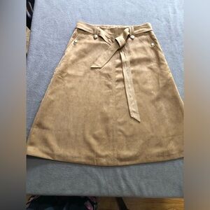 Tommy Hilfiger faux suede a-line skirt. S:6. Tan
